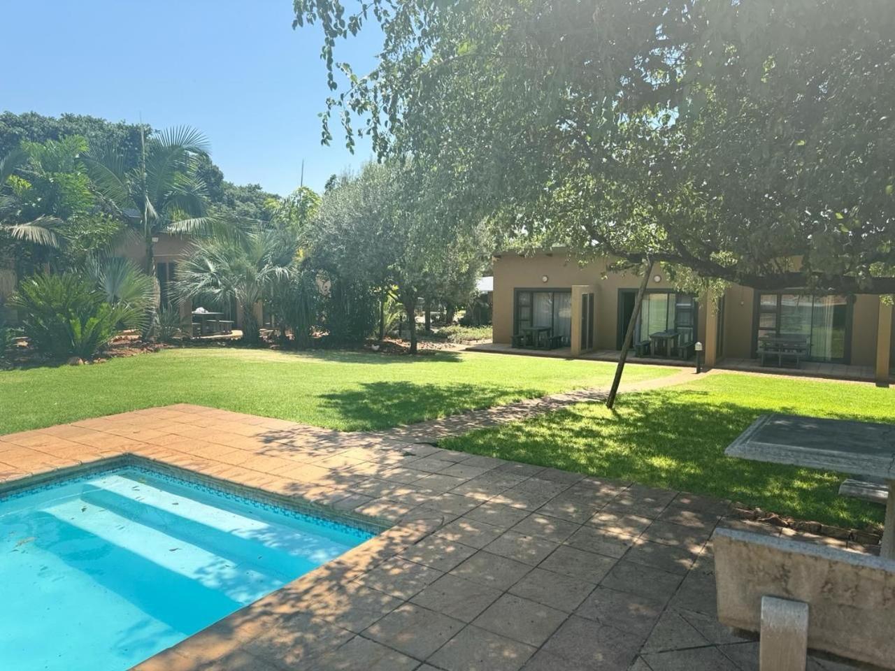 Manor Hills Guest Lodge Rustenburg Exterior foto
