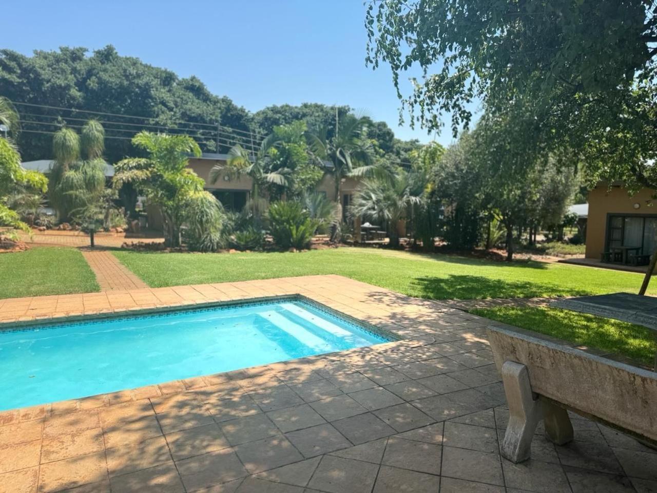 Manor Hills Guest Lodge Rustenburg Exterior foto