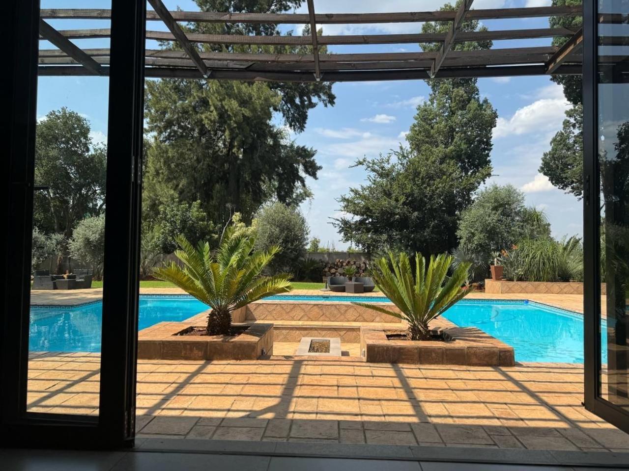Manor Hills Guest Lodge Rustenburg Exterior foto