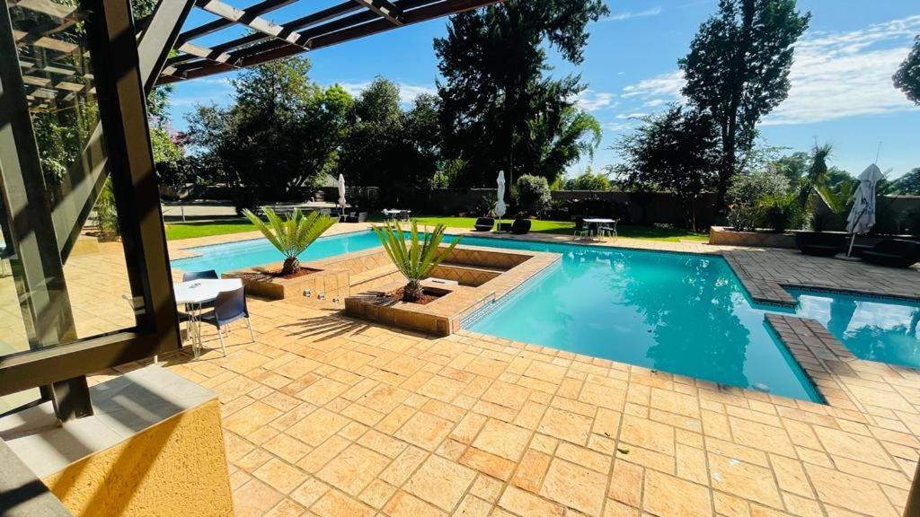 Manor Hills Guest Lodge Rustenburg Exterior foto
