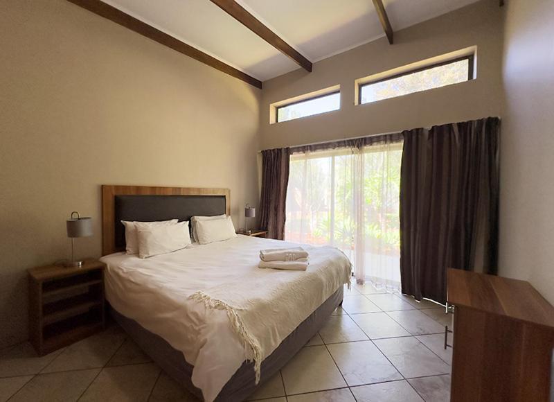 Manor Hills Guest Lodge Rustenburg Exterior foto